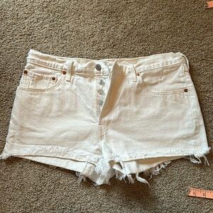 Levi’s 501 shorts 32
